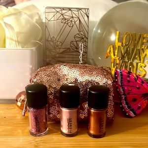 M A C SNOW BALL PIGMENT AND GLITTER KIT PINK 💕